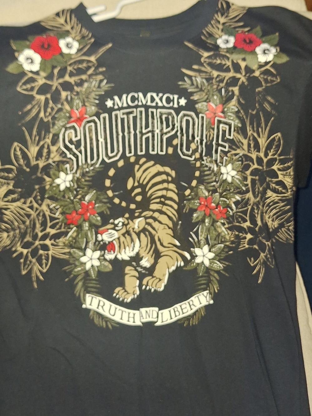 Southpole Men’s Black Short-Sleeve Tiger Graphic Tee